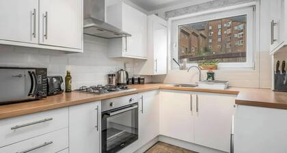 The Briery Home is a 3 bedroom modern house in the heart of Edinburgh