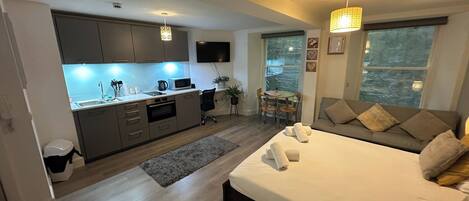 Bügeleisen/Bügelbrett, kostenloses WLAN, Bettwäsche