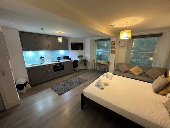 Bügeleisen/Bügelbrett, kostenloses WLAN, Bettwäsche