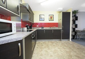 Kühlschrank, Mikrowelle, Ofen, Toaster