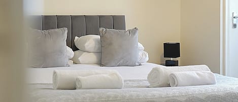 2 間睡房、熨斗/熨衫板、可攜式嬰兒床、免費 Wi-Fi