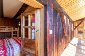 4 bedrooms, iron/ironing board, travel crib, free WiFi