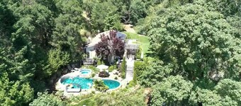 Peaceful 2BR 1.5BA Oasis, Seasonal Pool & Hot Tub