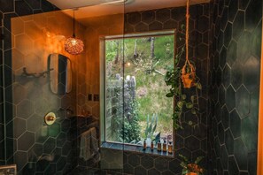 Shower, hair dryer, towels, shampoo