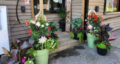 Slipper Inn Cabin at Pine Ridge Park