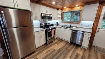 Refrigerador, microondas, horno, placa de cocina