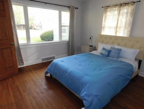 2 bedrooms, iron/ironing board, free WiFi, bed sheets