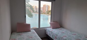 3 chambres, fer et planche à repasser, Wi-Fi, draps fournis