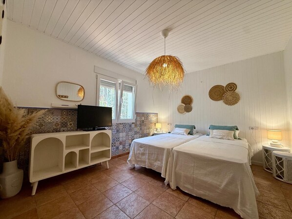 4 bedrooms, free WiFi, bed sheets