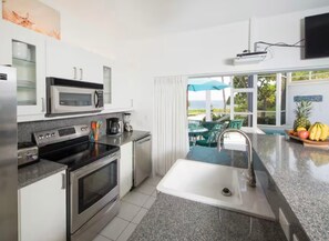 Basic Apartment | Private kitchen