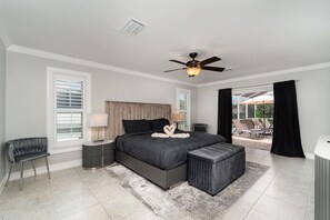 3 عدّة غرف نوم ومكتب ومكواة/لوح كي وسرير سفر