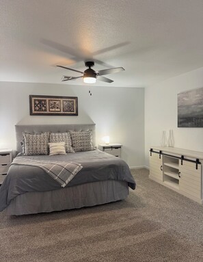 4 室のベッドルーム、WiFi (無料)、ベッドシーツ