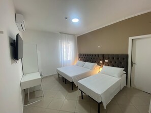 Superior Triple Room | Desk, free WiFi - Primo Hotel (Marciana Marina)