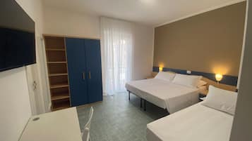 Superior-Dreibettzimmer | Schreibtisch, kostenloses WLAN