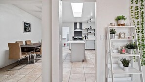 Dining - 3-bedroom house in beautiful Tucson with WiFi, AC (Tucson)