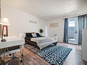 3 bedrooms, desk, free WiFi, bed sheets