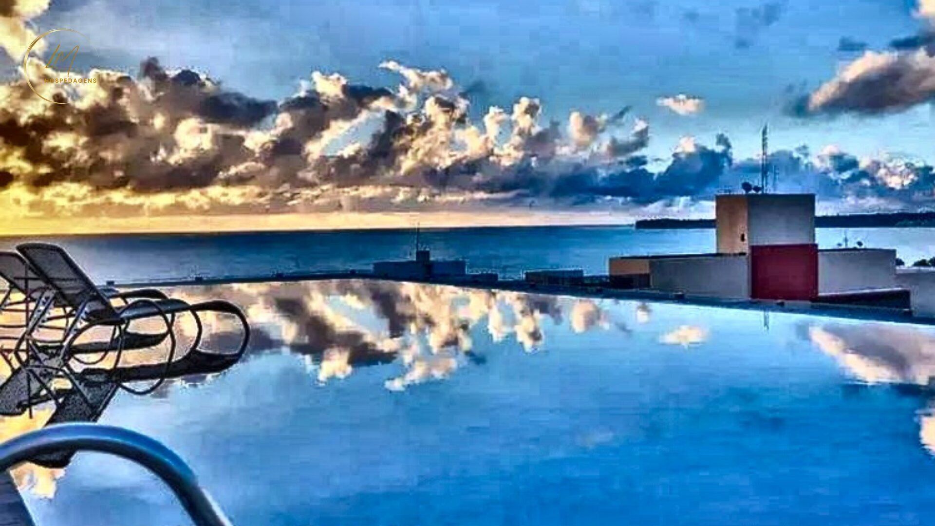 ห้องดีลักซ์สำหรับสี่ท่าน | สระว่ายน้ำ | สระว่ายน้ำกลางแจ้ง