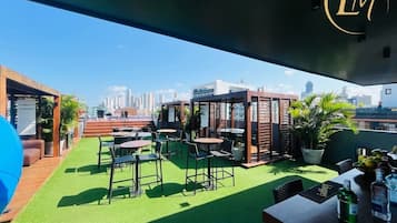 Quadruple Room | Outdoor dining