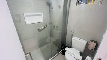 Quadruple Room | Bathroom