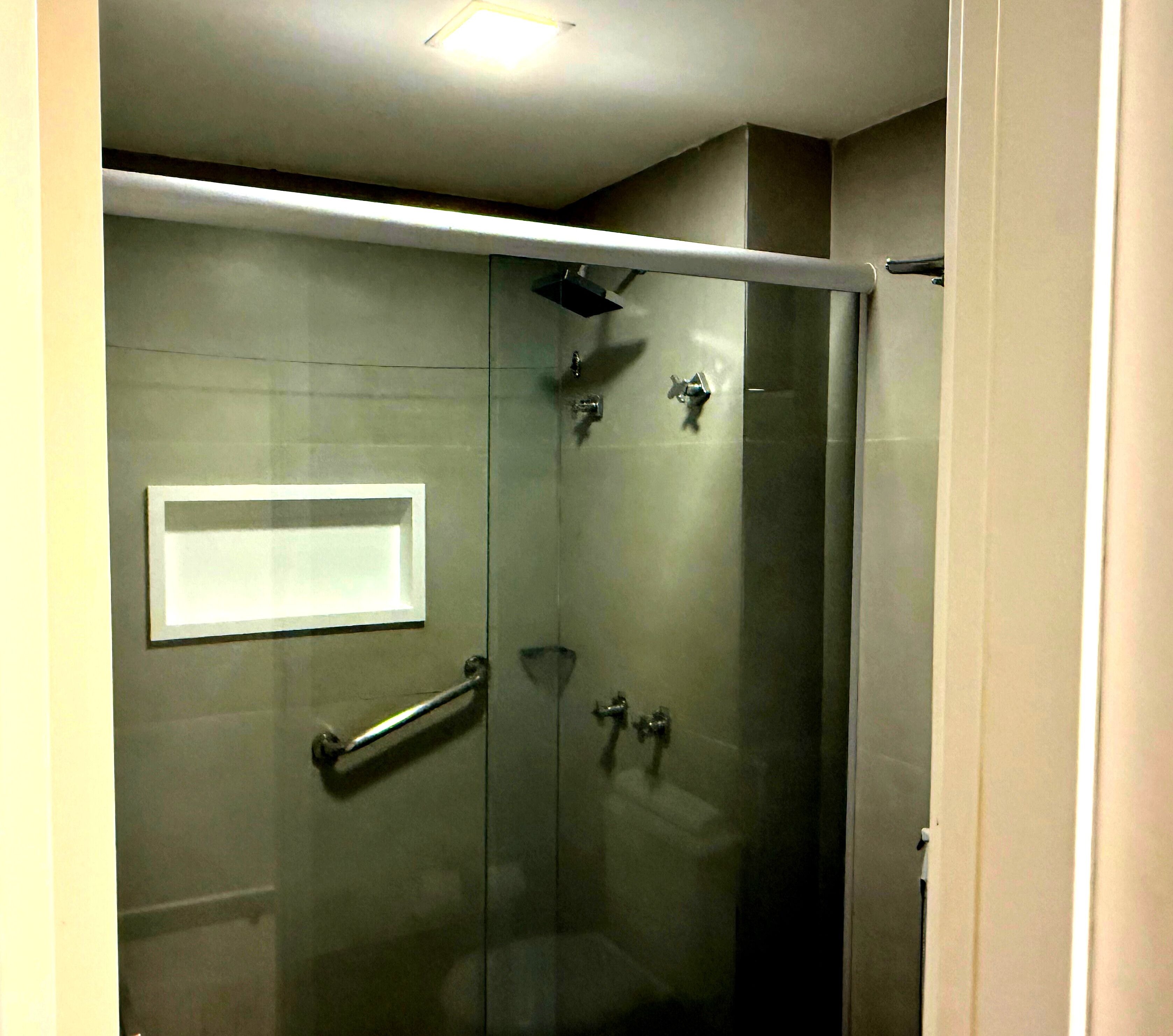 华丽四人房 | 客房内保险箱、免费 WiFi