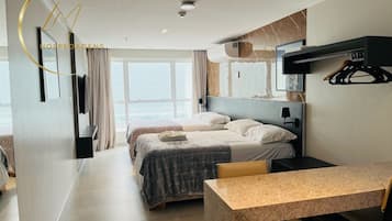 Deluxe Quadruple Room | In-room safe, free WiFi