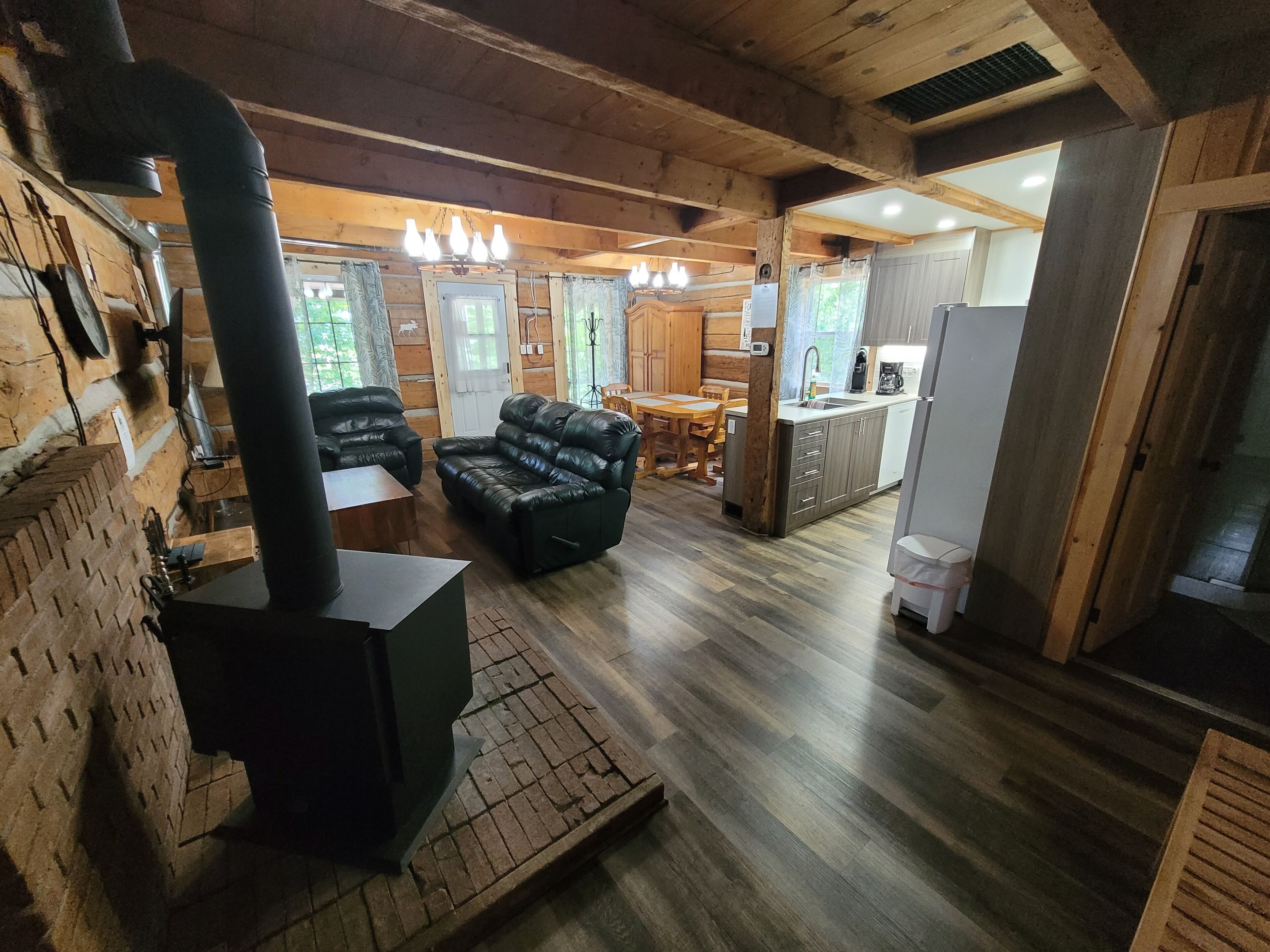 Smart TV, chimenea, futbolito y tenis de mesa 