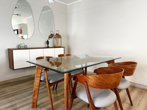 Comfort-Apartment, Stadtblick | Esszimmer