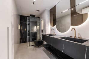Chuveiro, secador de cabelo