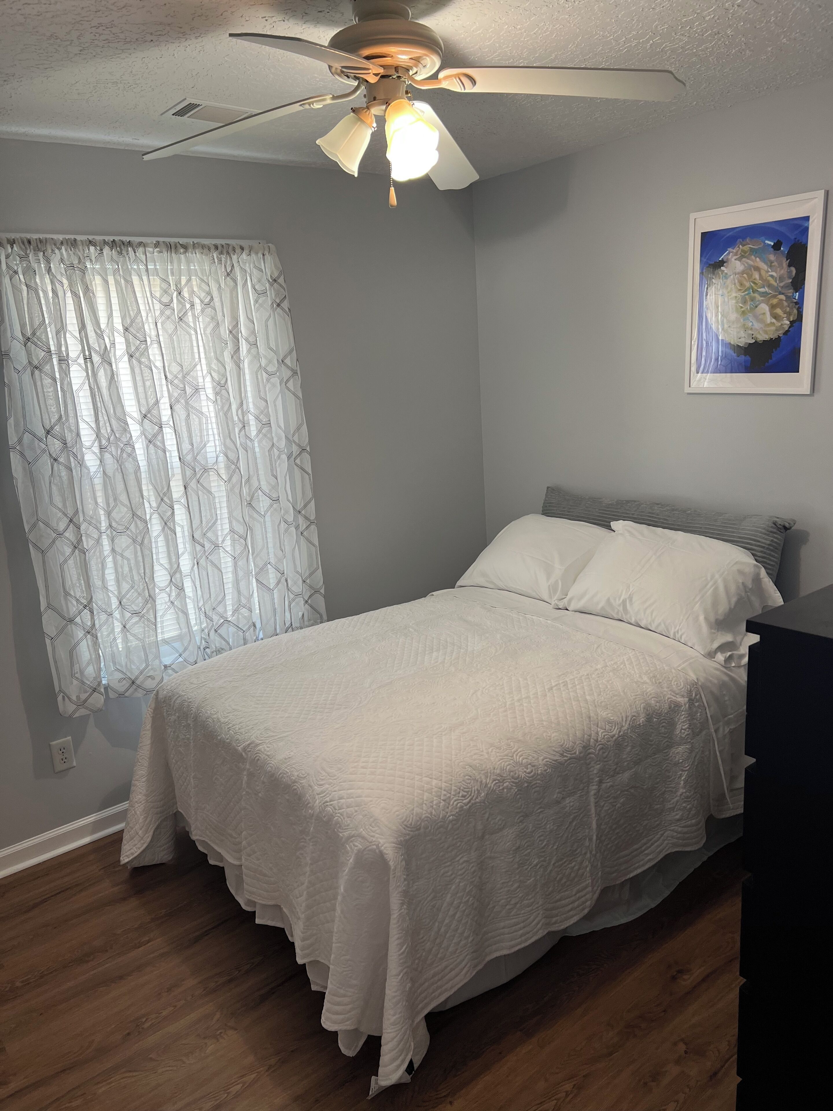 3 bedrooms, iron/ironing board, WiFi, bed sheets