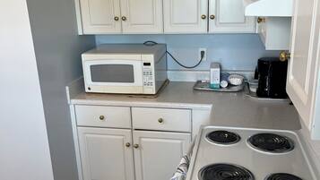 Mikrowelle, Ofen, Herdplatte, Geschirrspüler