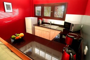 Fridge, microwave, oven, coffee/tea maker