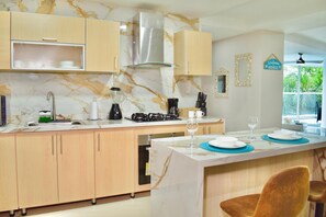 Microwave, oven