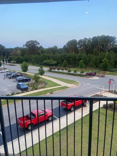 2-bedroom apartment in nice Madison with WiFi, fitness room, AC