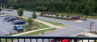 2-bedroom apartment in nice Madison with WiFi, fitness room, AC