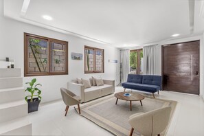 Deluxe House, Balcony, Garden View | Living area