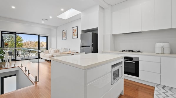 Fridge, microwave, oven, stovetop