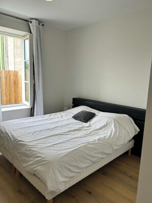 2 bedrooms, iron/ironing board, travel cot, free WiFi
