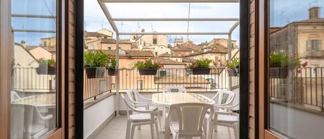 屋外ダイニングエリア