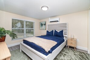 3 bedrooms, iron/ironing board, free WiFi, bed sheets - Sunny Fort Myers Getaway (Fort Myers)
