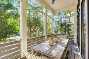 Outdoor dining - Grateful Tide by Stay on 30a (Inlet Beach)