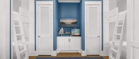 5 habitaciones, tabla de planchar con plancha, cuna de viaje y wifi