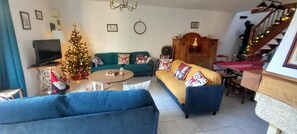 TV, peis, fotballspill og bordtennis