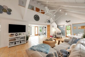 Smart TV, fireplace