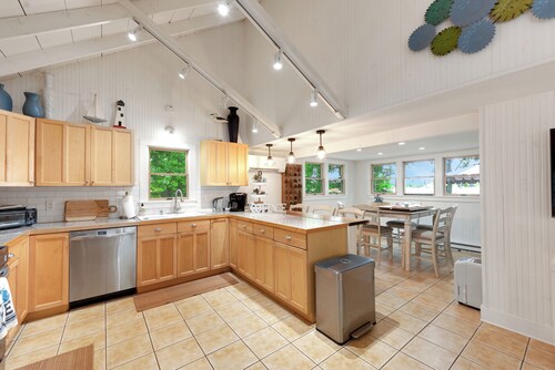 Grand Lake Cottage- A Peaceful Fall Escape to Alpena's Shores