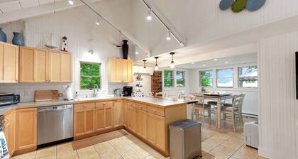 Grand Lake Cottage- A Peaceful Fall Escape to Alpena's Shores