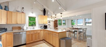 Grand Lake Cottage- A Peaceful Fall Escape to Alpena's Shores