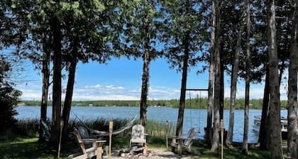 Grand Lake Cottage- A Peaceful Fall Escape to Alpena's Shores