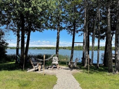 Grand Lake Cottage- Fun times by the bay