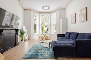 Living area - Ladbroke Grove hidden Gem (london)