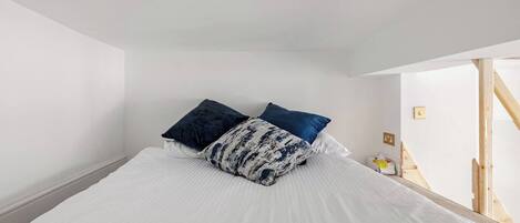 1 bedroom, iron/ironing board, bed sheets